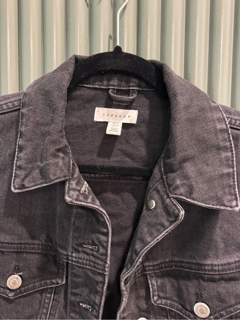 Topshop Cropped Black Washed Denim Jacket - Picture 3 of 3